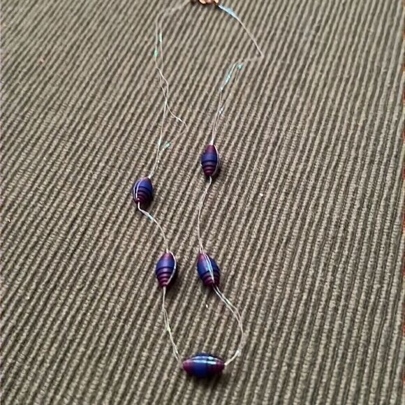 Two handmade vintage necklaces and a pair of earring the beads are made of paper - Picture 6 of 9